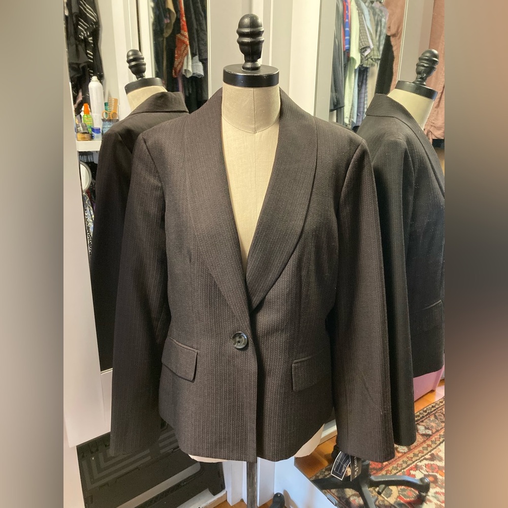 NWT Evan Picone Charcoal Pinstripe Blazer, Size 14